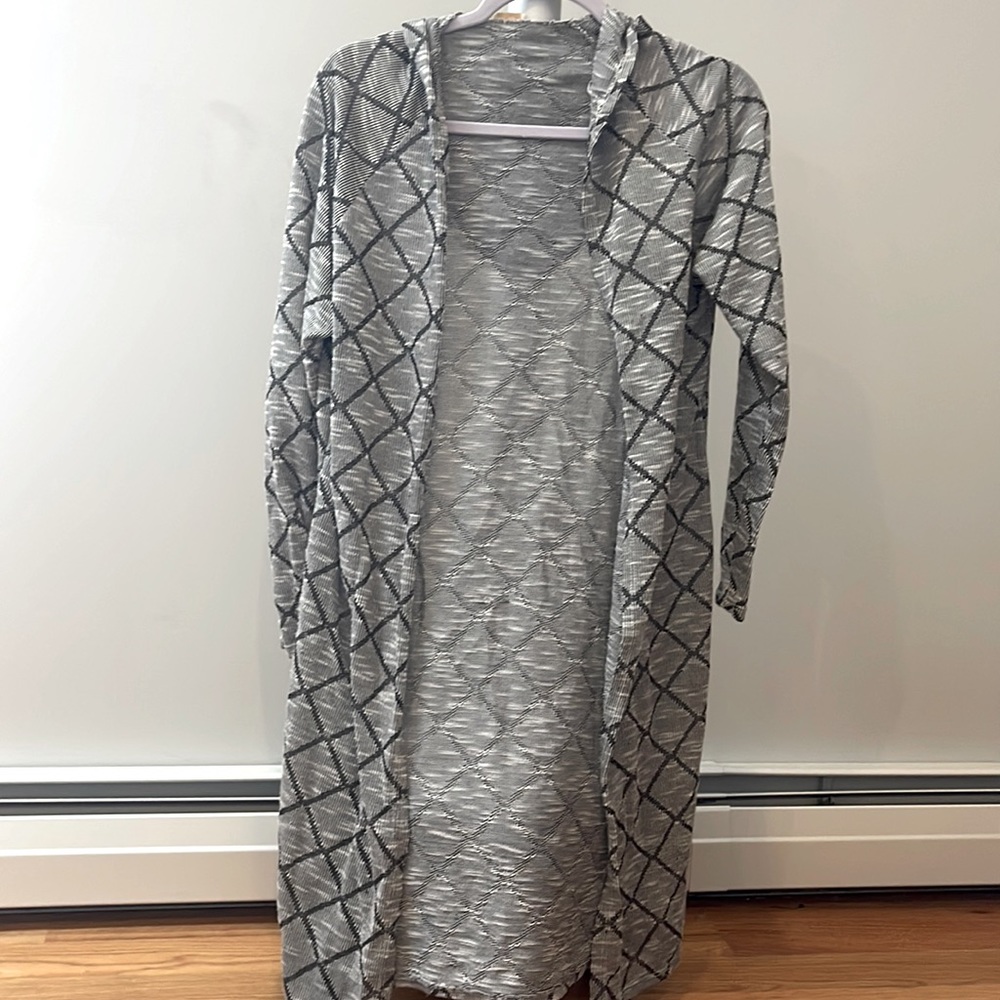 Light weight, hooded open cardigan. Great for spring! Classic black and white.